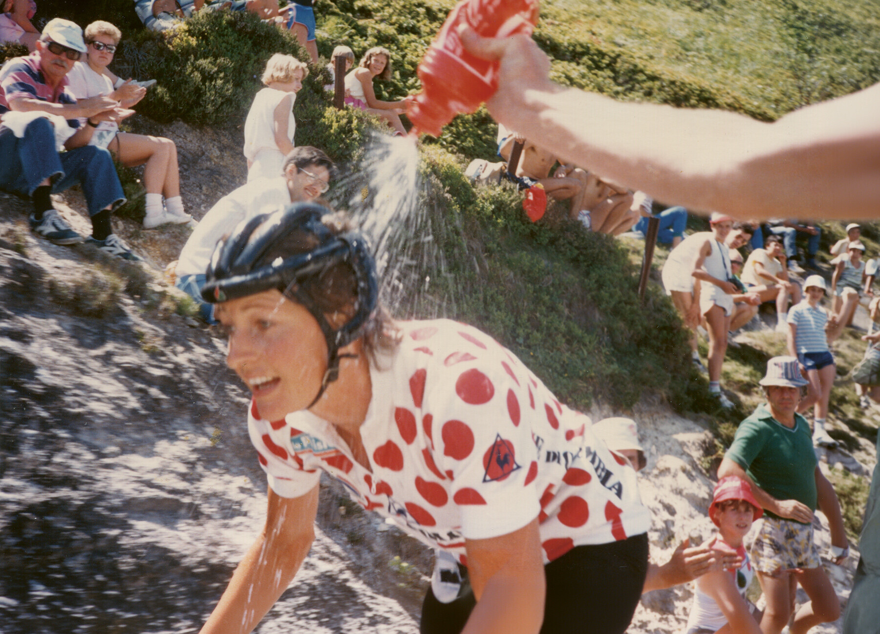 A rider wearing the polka dot jersey during a mountain stage of the Tour de France F&eacute;minin.